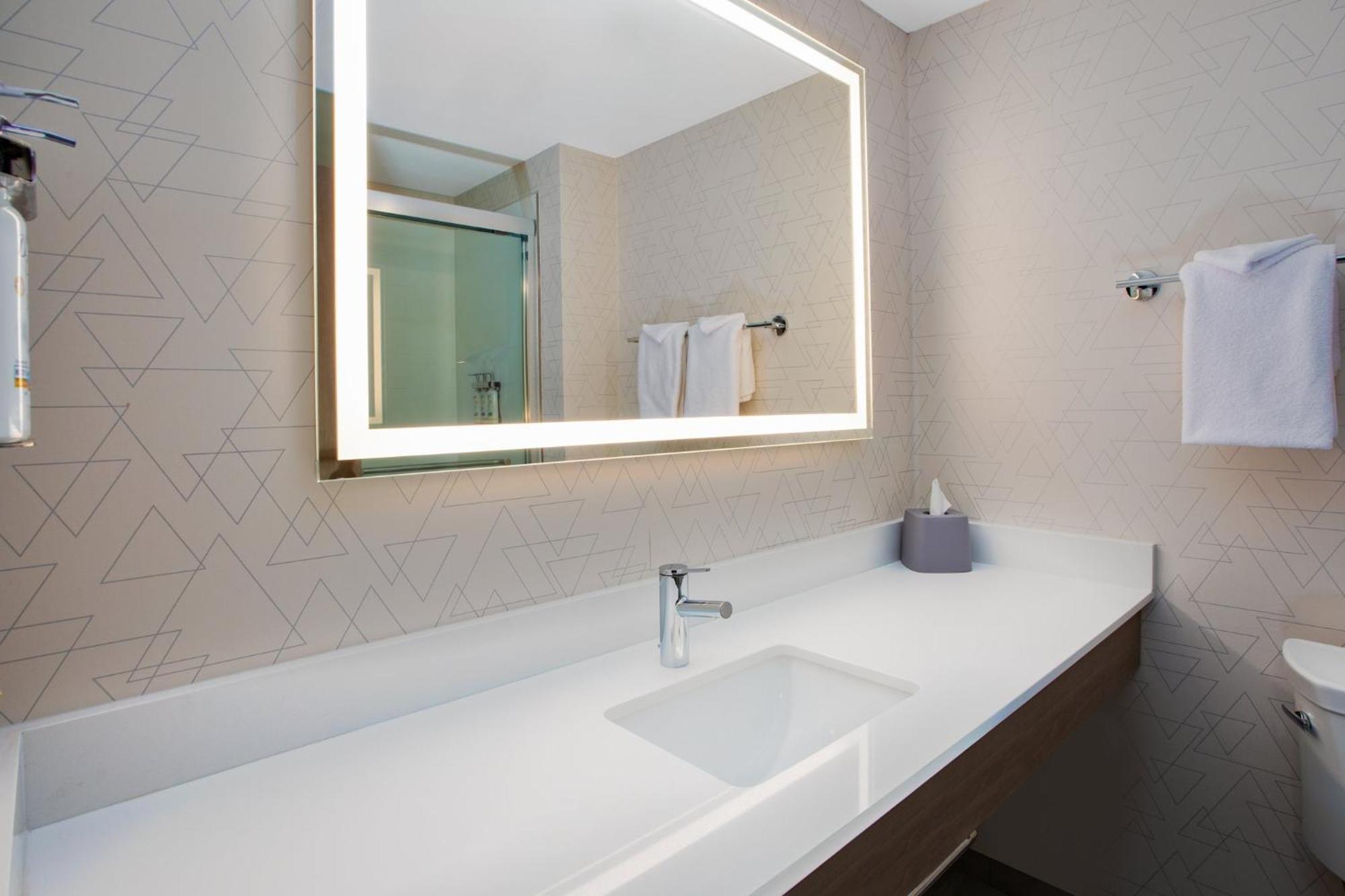 One-Bedroom Suite,1681749839:JPEG